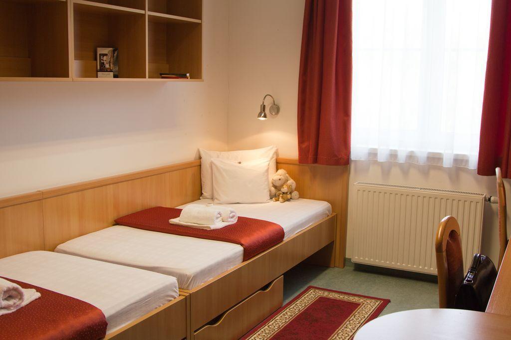 Uni-Hotel Diákotthon Miskolc Zimmer foto